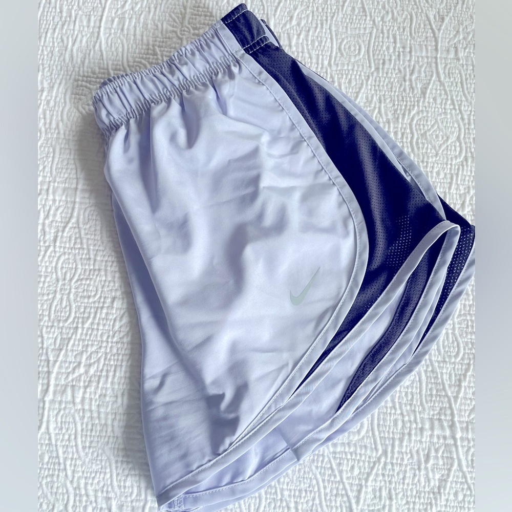 Women’s Nike (s) shorts
